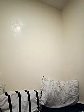 Cinpussie89 online show from April 15, 2026, 11:28 am