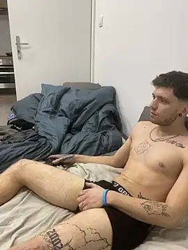 Snapshot of squty chatting on January 18, 2026, 12:47 am squty online show from January 18, 2026, 12:47 am