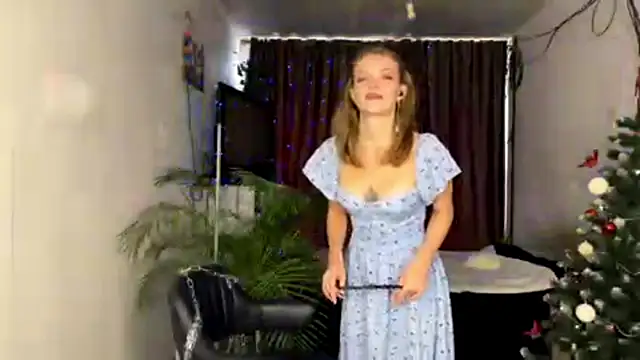 Snapshot of Miss_Monroe chatting on December 20, 2025, 8:43 am Miss Monroe online show from December 20, 2025, 8:43 am