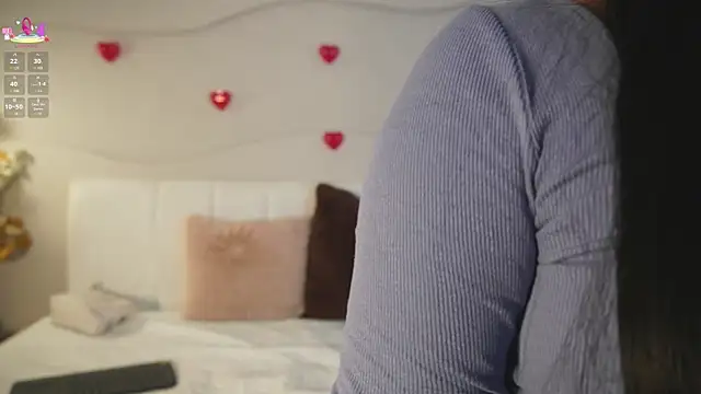 Snapshot of SaraJonesxx chatting on February 13, 2026, 7:32 pm SaraJonesxx online show from February 13, 2026, 7:32 pm