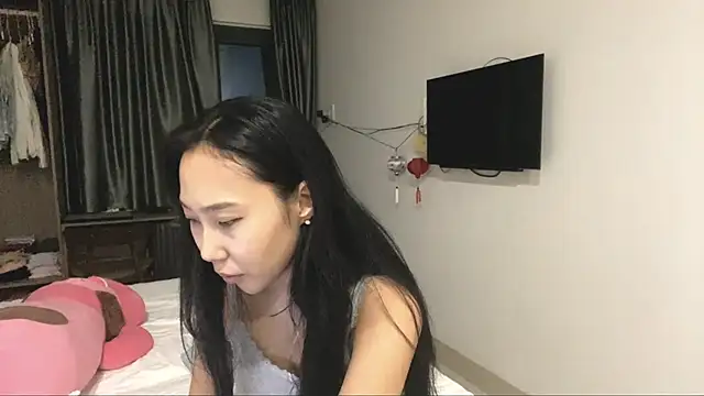 MarianelaLugar online show from December 15, 2025, 1:15 pm