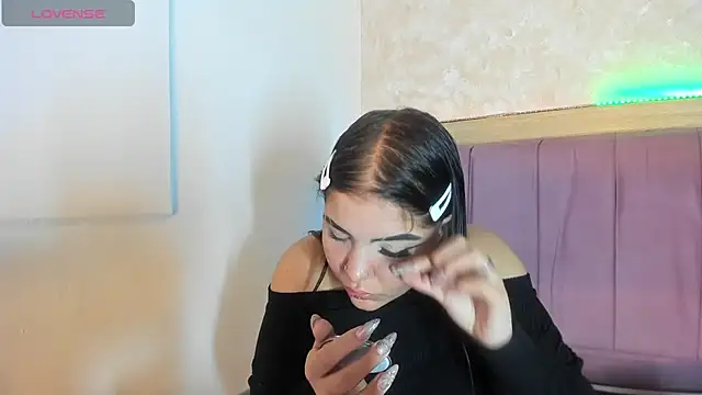 Snapshot of alunnaclarkcm chatting on December 15, 2025, 9:41 pm alunnaclarkcm online show from December 15, 2025, 9:41 pm