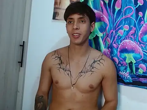 Snapshot of Wolf_light chatting on December 22, 2025, 11:35 pm Wolf light online show from December 22, 2025, 11:35 pm