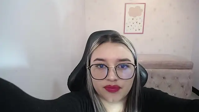 Snapshot of Iris_Bell_ch chatting on December 14, 2025, 11:26 am Iris Bell ch online show from December 14, 2025, 11:26 am