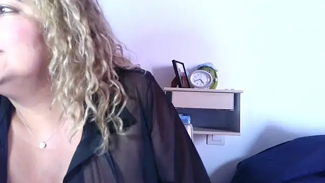 mariajosebarrazaa online show from March 29, 2026, 3:34 pm