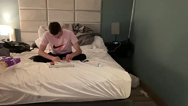 Snapshot of cosmiccloudpig chatting on February 3, 2026, 7:57 am cosmiccloudpig online show from February 3, 2026, 7:57 am