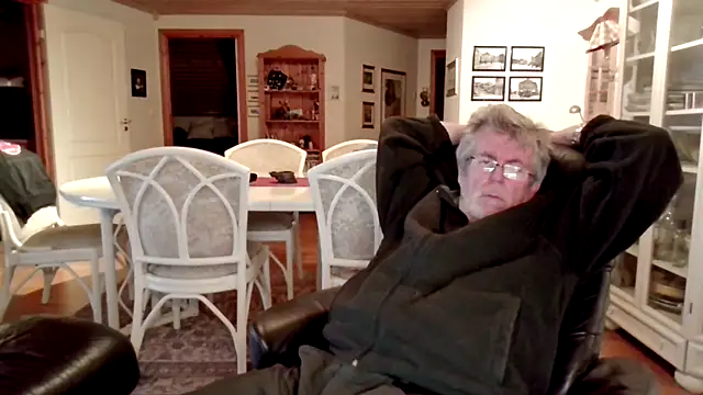 Snapshot of Mortimer_Orawan chatting on March 18, 2026, 9:40 pm Mortimer Orawan online show from March 18, 2026, 9:40 pm