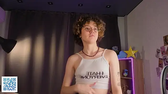 YaniraHalliburton online show from December 14, 2025, 6:12 pm