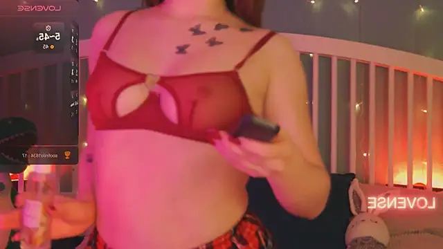 Snapshot of AprilFarrowy chatting on December 19, 2025, 1:07 pm AprilFarrowy online show from December 19, 2025, 1:07 pm