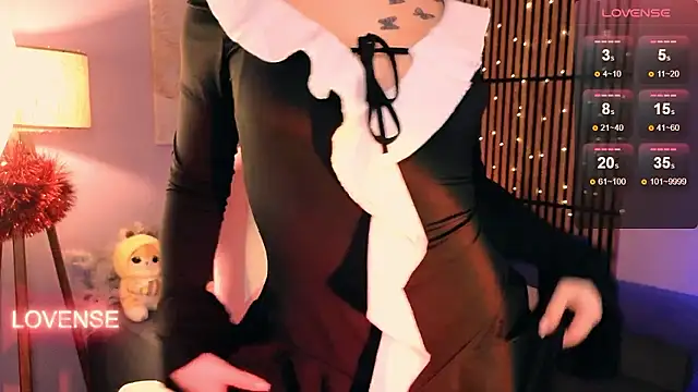 Snapshot of AprilFarrowy chatting on January 16, 2026, 8:13 pm AprilFarrowy online show from January 16, 2026, 8:13 pm