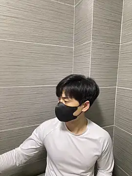 kimze7 online show from March 5, 2026, 2:57 pm