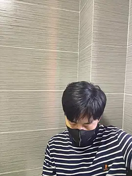 kimze7 online show from April 15, 2026, 10:43 pm