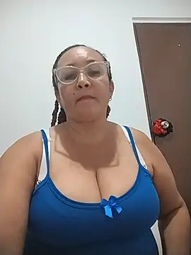 Snapshot of Nini_Love_ chatting on January 17, 2026, 5:23 am Nini Love online show from January 17, 2026, 5:23 am