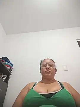 Snapshot of Nini_Love_ chatting on February 2, 2026, 9:46 pm Nini Love online show from February 2, 2026, 9:46 pm