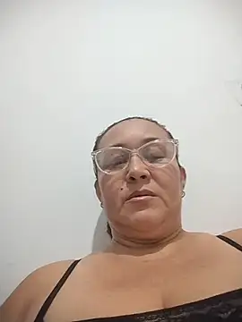 Snapshot of Nini_Love_ chatting on February 4, 2026, 2:28 am Nini Love online show from February 4, 2026, 2:28 am