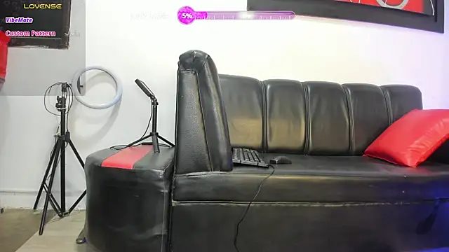 Snapshot of CaramelDesire chatting on January 15, 2026, 1:54 am CaramelDesire online show from January 15, 2026, 1:54 am