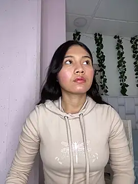 Snapshot of Xaander_ chatting on February 5, 2026, 7:29 pm Xaander online show from February 5, 2026, 7:29 pm