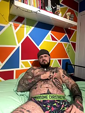 Snapshot of trans_man_and_his_dom chatting on December 17, 2025, 2:12 pm trans man and his dom online show from December 17, 2025, 2:12 pm