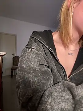 Snapshot of Babygirl537 chatting on December 16, 2025, 2:00 pm Babygirl537 online show from December 16, 2025, 2:00 pm