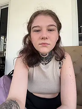 Snapshot of FionaMurr chatting on December 18, 2025, 2:06 am FionaMurr online show from December 18, 2025, 2:06 am