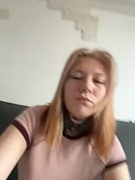 FionaMurr online show from July 8, 2026, 2:05 am
