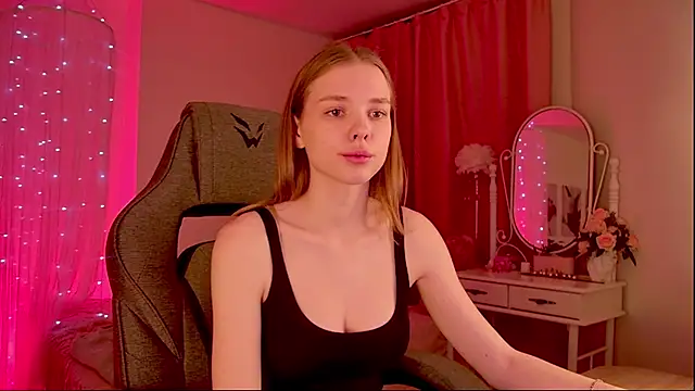 Snapshot of BellaHaadiid chatting on December 16, 2025, 11:48 am BellaHaadiid online show from December 16, 2025, 11:48 am