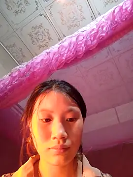 Snapshot of Lomay69 chatting on December 17, 2025, 10:43 am Lomay69 online show from December 17, 2025, 10:43 am