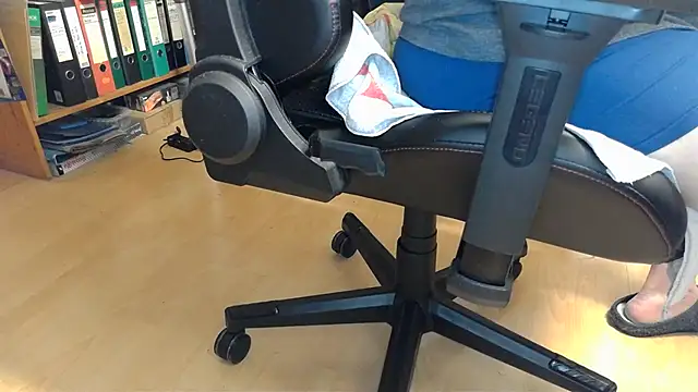 oldmann08 online show from February 12, 2026, 6:52 am