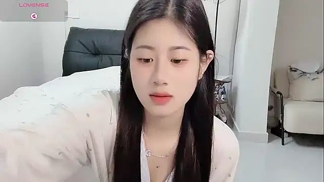 Yvonne-07 online show from April 9, 2026, 11:37 am