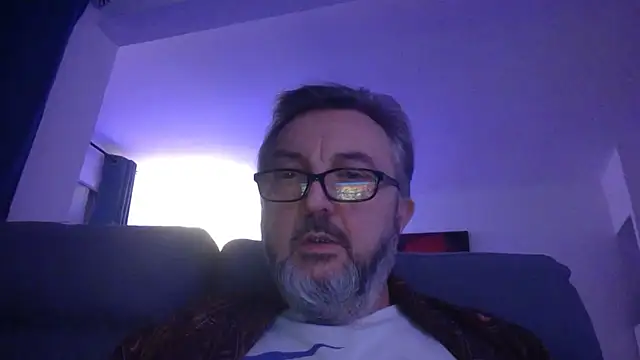 Snapshot of Esteban0613 chatting on December 17, 2025, 9:43 pm Esteban0613 online show from December 17, 2025, 9:43 pm