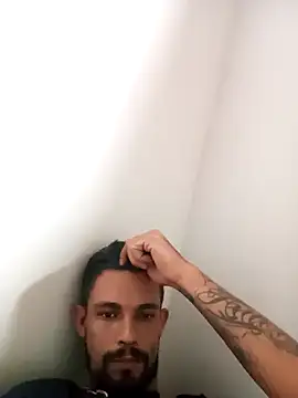 Snapshot of leobct555 chatting on December 17, 2025, 8:37 pm leobct555 online show from December 17, 2025, 8:37 pm