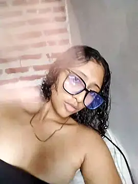 Snapshot of SweetEmxxx chatting on February 7, 2026, 8:23 pm SweetEmxxx online show from February 7, 2026, 8:23 pm