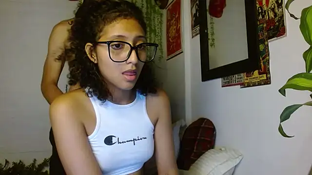 Snapshot of SweetEmxxx chatting on February 22, 2026, 12:01 am SweetEmxxx online show from February 22, 2026, 12:01 am