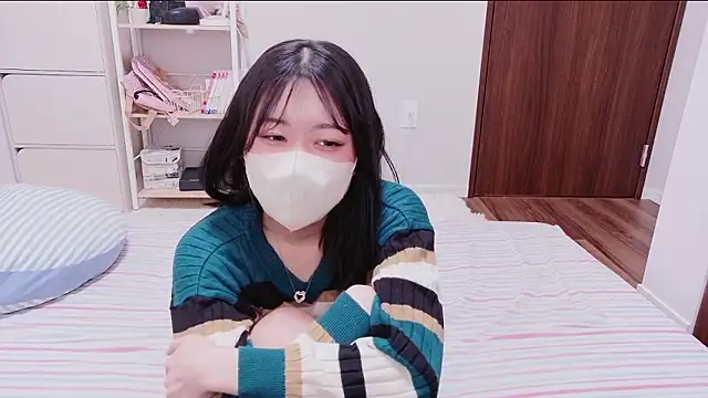 Snapshot of Ms-KARINA chatting on February 22, 2026, 6:35 am Ms-KARINA online show from February 22, 2026, 6:35 am