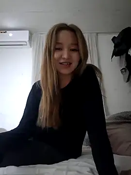 Snapshot of SherrylShaw chatting on December 19, 2025, 7:43 pm SherrylShaw online show from December 19, 2025, 7:43 pm