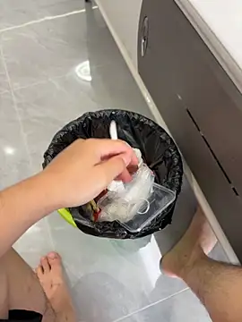 Snapshot of qwe522522 chatting on April 12, 2026, 6:07 am qwe522522 online show from April 12, 2026, 6:07 am