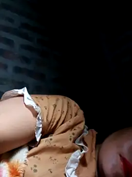 yana-zz online show from April 13, 2026, 9:53 pm