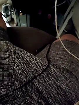 EL Y ELLA online show from December 22, 2025, 1:41 pm