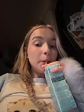 Snapshot of -teenytiny- chatting on December 13, 2025, 7:53 pm -teenytiny- online show from December 13, 2025, 7:53 pm