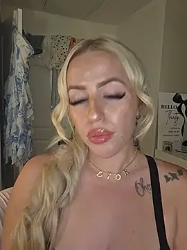 Snapshot of Bellareenaaa chatting on July 28, 2026, 8:23 pm Bellareenaaa online show from July 28, 2026, 8:23 pm