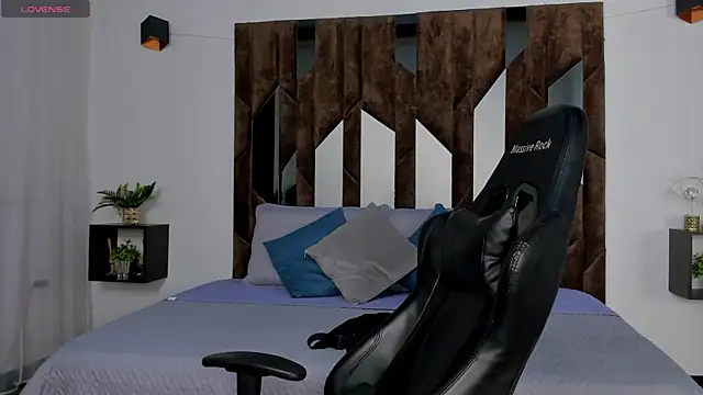 J king   online show from April 8, 2026, 11:16 pm