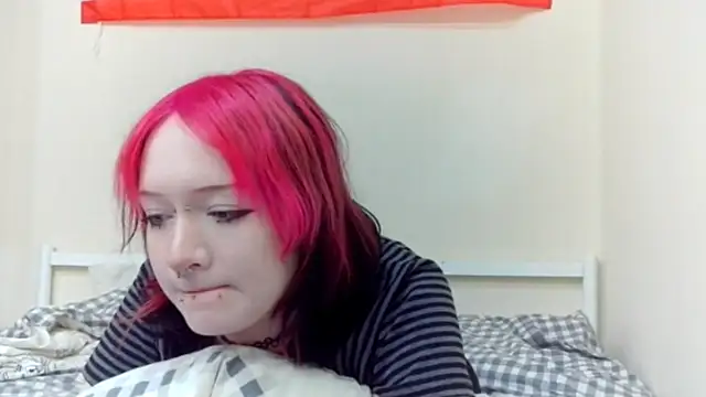 Snapshot of Shine_Luna chatting on February 15, 2026, 4:25 pm Shine Luna online show from February 15, 2026, 4:25 pm