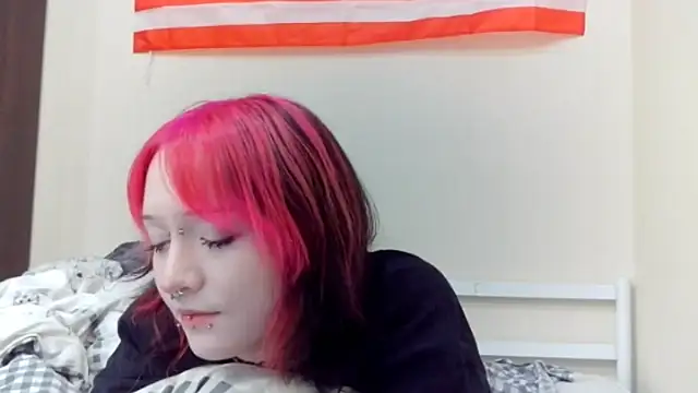 Snapshot of Shine_Luna chatting on February 17, 2026, 8:04 pm Shine Luna online show from February 17, 2026, 8:04 pm