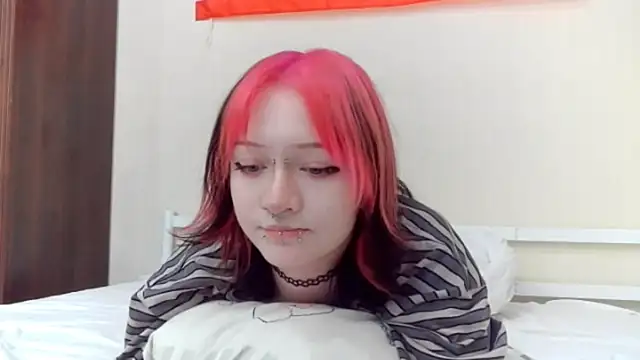 Snapshot of Shine_Luna chatting on February 24, 2026, 8:12 am Shine Luna online show from February 24, 2026, 8:12 am