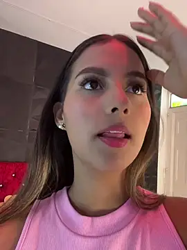 Snapshot of Valeria-escobar chatting on March 6, 2026, 2:02 pm Valeria-escobar online show from March 6, 2026, 2:02 pm