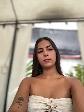 Snapshot of Valeria-escobar chatting on March 18, 2026, 2:09 pm Valeria-escobar online show from March 18, 2026, 2:09 pm