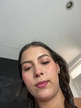 Snapshot of Valeria-escobar chatting on March 25, 2026, 1:39 pm Valeria-escobar online show from March 25, 2026, 1:39 pm