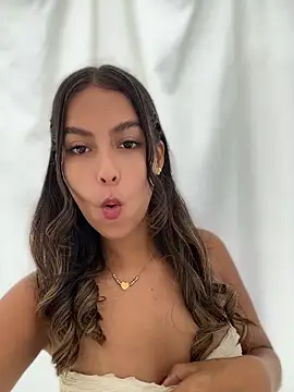Snapshot of Valeria-escobar chatting on April 8, 2026, 1:55 pm Valeria-escobar online show from April 8, 2026, 1:55 pm