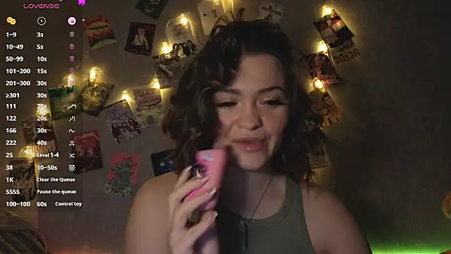 Snapshot of YummyTira chatting on January 7, 2026, 12:35 am YummyTira online show from January 7, 2026, 12:35 am