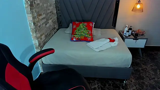 BRIANA Z online show from December 19, 2025, 11:12 pm